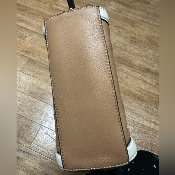 🆕Vince Camuto Siena leather bag - Picture 10 of 13